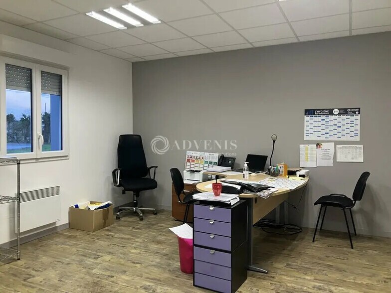 Flex in Bourges for lease - Interior Photo - Image 1 of 3