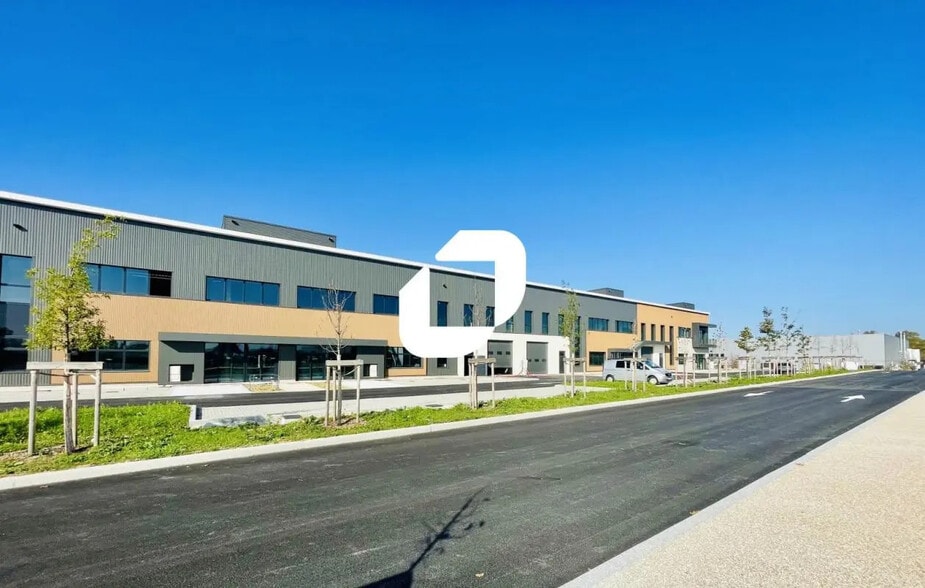 Office in Saint-Priest for lease - Building Photo - Image 3 of 161