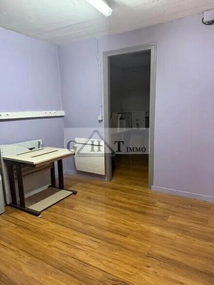 Retail in Villeneuve-le-Roi for lease - Interior Photo - Image 3 of 16