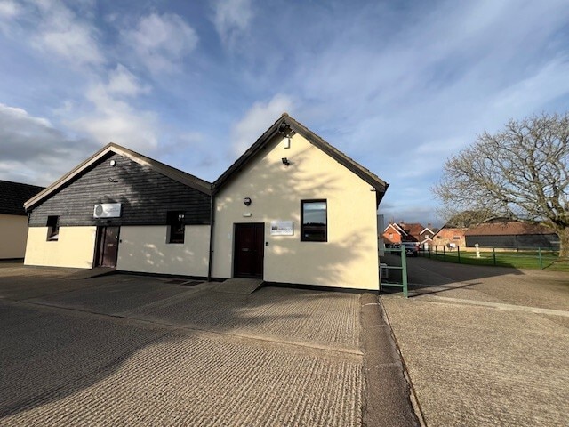 Old Crawley Rd, Horsham for lease - Building Photo - Image 1 of 1