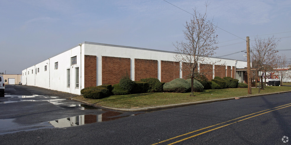 130 Commerce Rd, Carlstadt, NJ for sale - Building Photo - Image 1 of 1