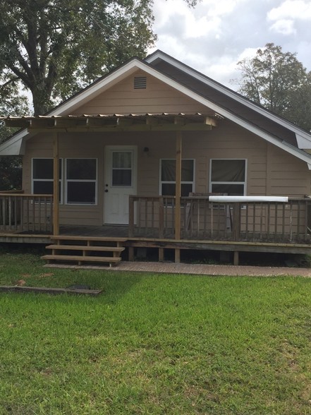 219 Grand Ave, Bacliff, TX for sale - Building Photo - Image 1 of 1