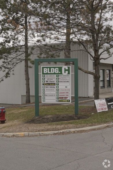 2285 St Laurent Blvd, Ottawa, ON for lease - Building Photo - Image 2 of 3