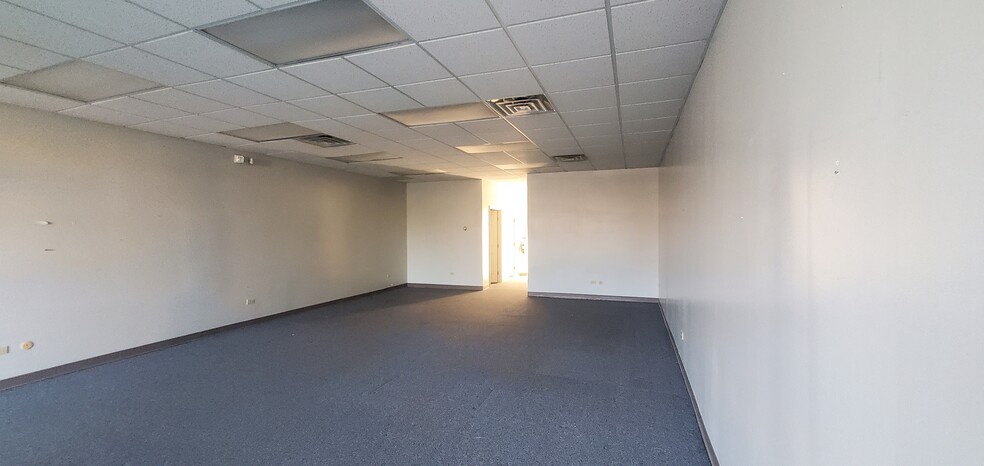 121 Springfield Ave, Joliet, IL for lease - Interior Photo - Image 3 of 22