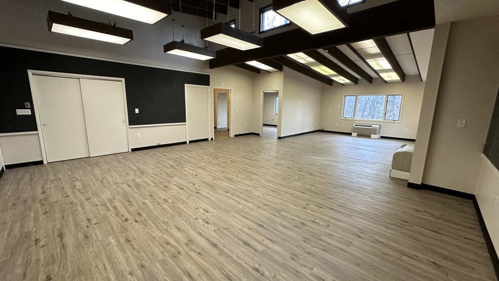 3005 Brodhead Rd, Bethlehem, PA for lease - Interior Photo - Image 3 of 55