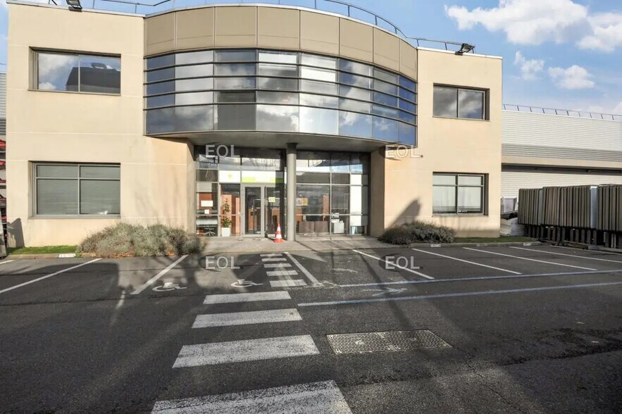 Industrial in Gennevilliers for lease - Building Photo - Image 2 of 8