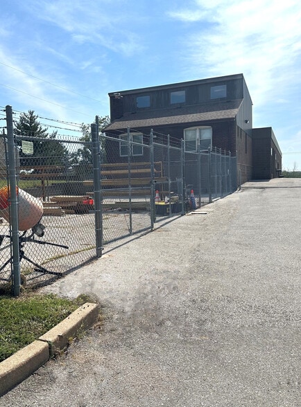 11485 Dorsett Rd, Maryland Heights, MO for lease - Building Photo - Image 2 of 9