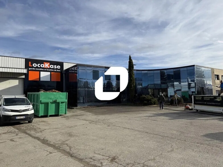 1 Parvis, Voiron for lease - Building Photo - Image 2 of 8