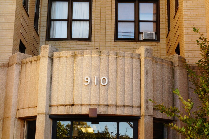 910 Grand Concourse, The Bronx, NY for sale - Primary Photo - Image 1 of 1