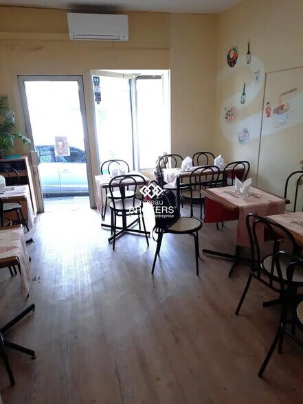 Retail in Marseille for lease - Interior Photo - Image 1 of 5