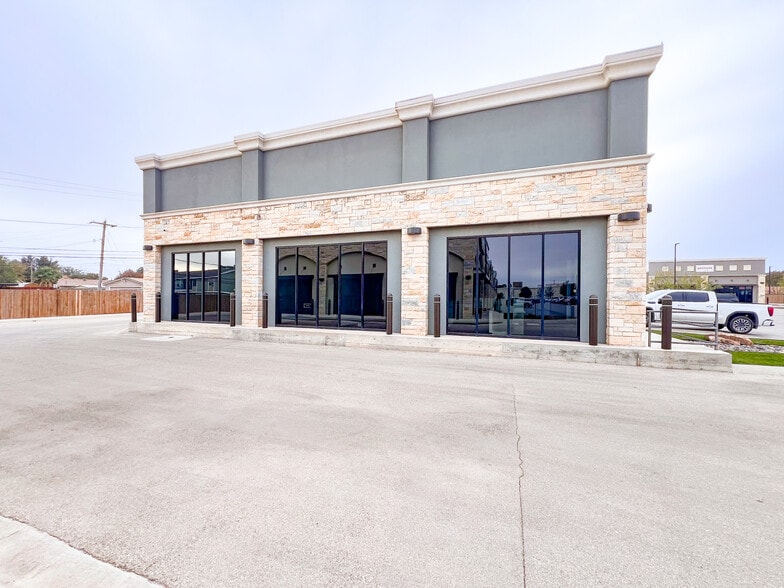 4425 W Wadley Ave, Midland, TX for lease - Building Photo - Image 2 of 7