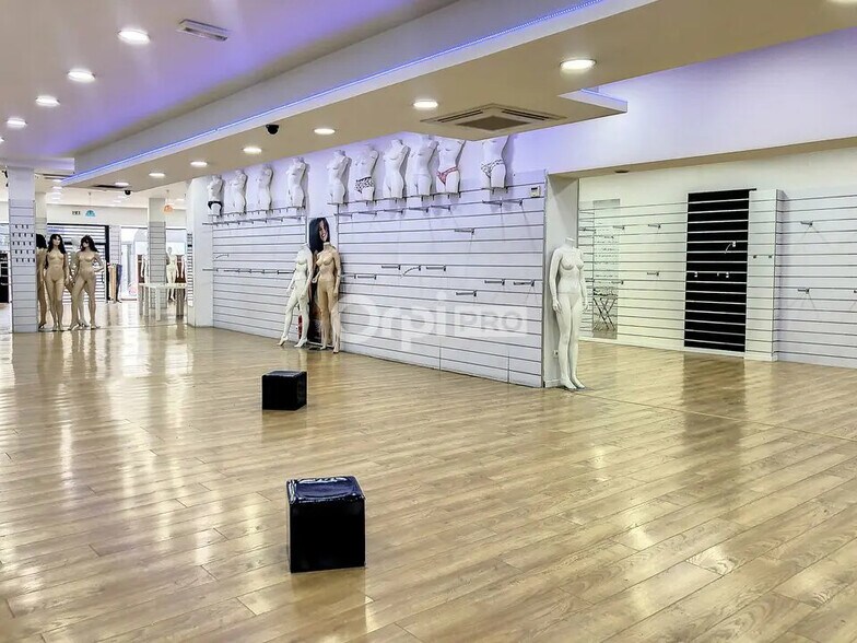 Retail in Montluçon for sale - Interior Photo - Image 3 of 8