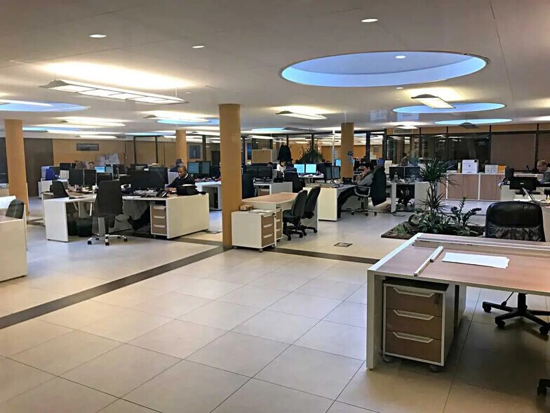 Office in Paris for sale - Interior Photo - Image 1 of 6