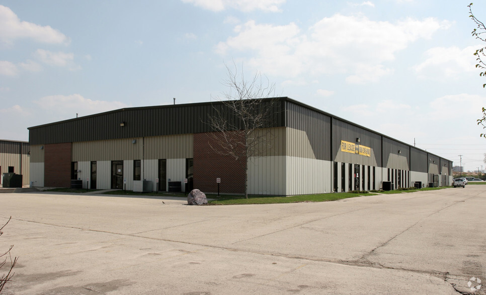 2101-2113 Eagle Dr, Middleton, WI for lease - Building Photo - Image 3 of 4