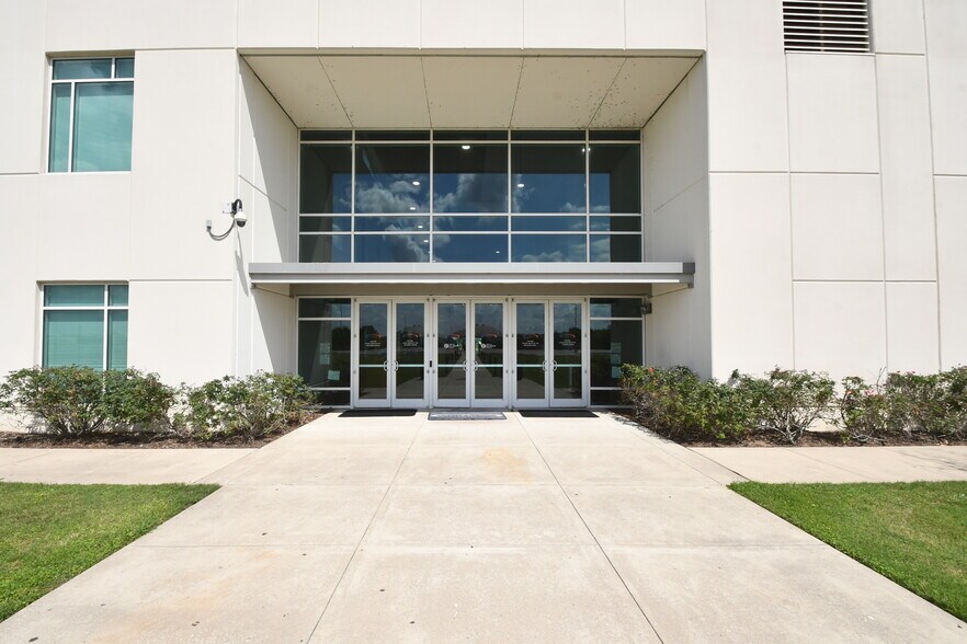 6011 W Orem Dr, Houston, TX for sale - Building Photo - Image 1 of 1