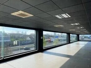 Retail in Nanterre for lease Interior Photo- Image 2 of 17