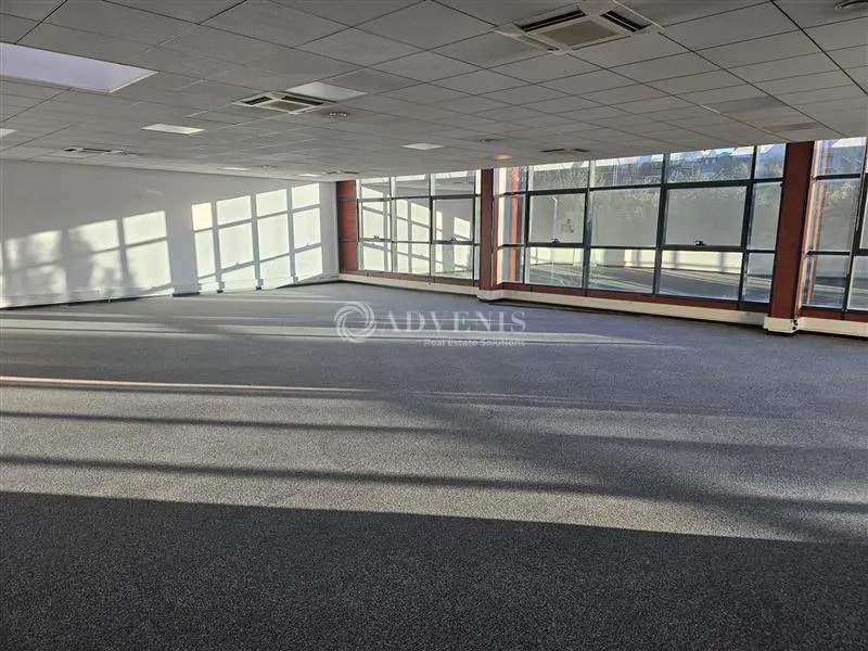 Location Bureaux 210 m² - Photo 1