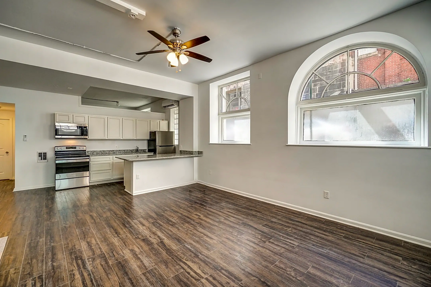 11-15 E Saratoga St, Baltimore, MD for sale - Interior Photo - Image 3 of 8