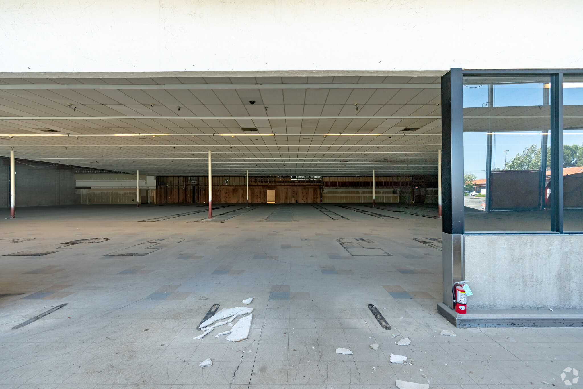 1915-1989 W Avenue L, Lancaster, CA for lease Interior Photo- Image 1 of 2