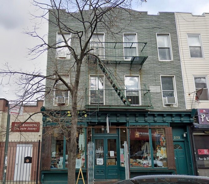 272 Driggs Ave, Brooklyn, NY for lease - Building Photo - Image 3 of 6