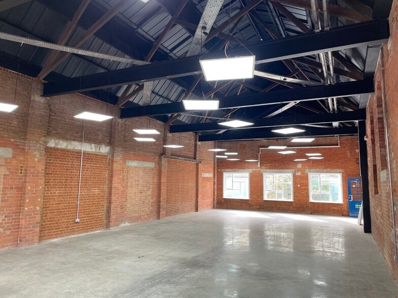 King St, Wilton for lease - Building Photo - Image 3 of 17