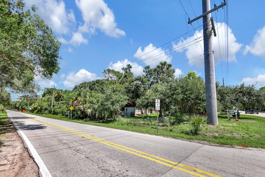 8810 Emerson Ave, Fort Pierce, FL for sale - Primary Photo - Image 1 of 17