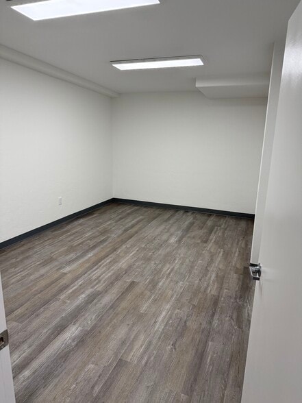 821 S Auburn St, Kennewick, WA for lease - Building Photo - Image 3 of 6