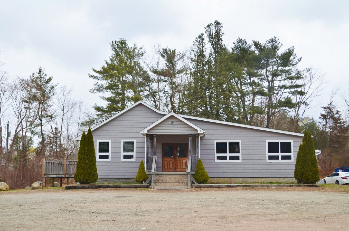17 Beach Pond Rd, Voluntown, CT 06384