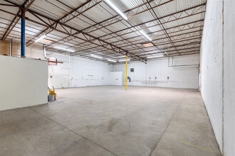 11126 Shady Trl, Dallas, TX for lease Interior Photo- Image 2 of 5