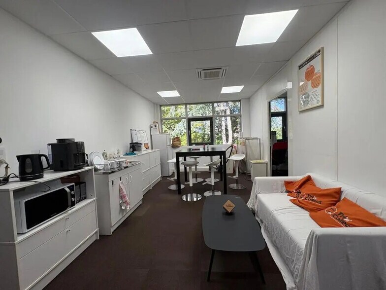 Office in Nantes for lease - Interior Photo - Image 3 of 11