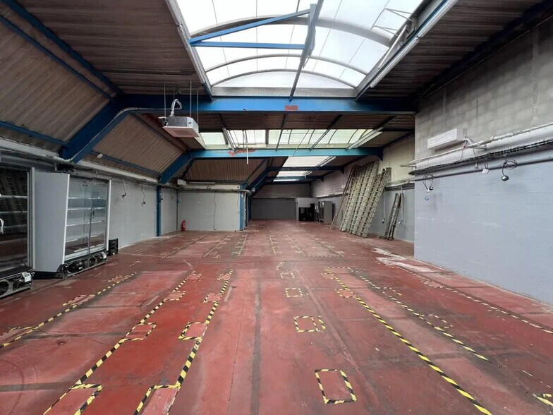 Industrial in Colombes for sale - Building Photo - Image 2 of 9