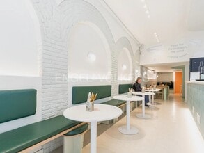 Retail in Barcelona, Barcelona for lease Interior Photo- Image 2 of 4