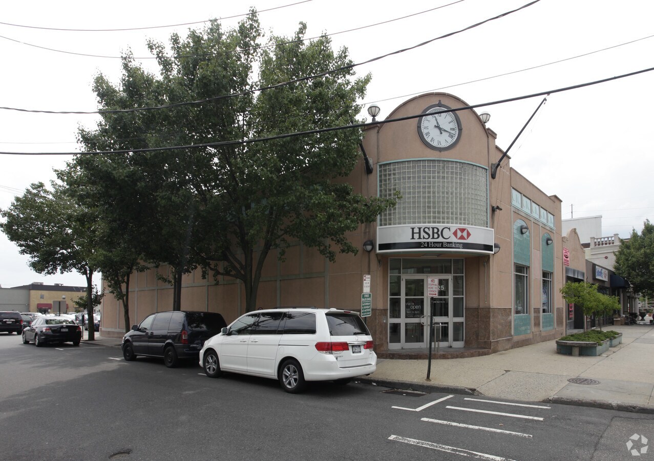 125 Cedarhurst Ave, Cedarhurst, NY 11516