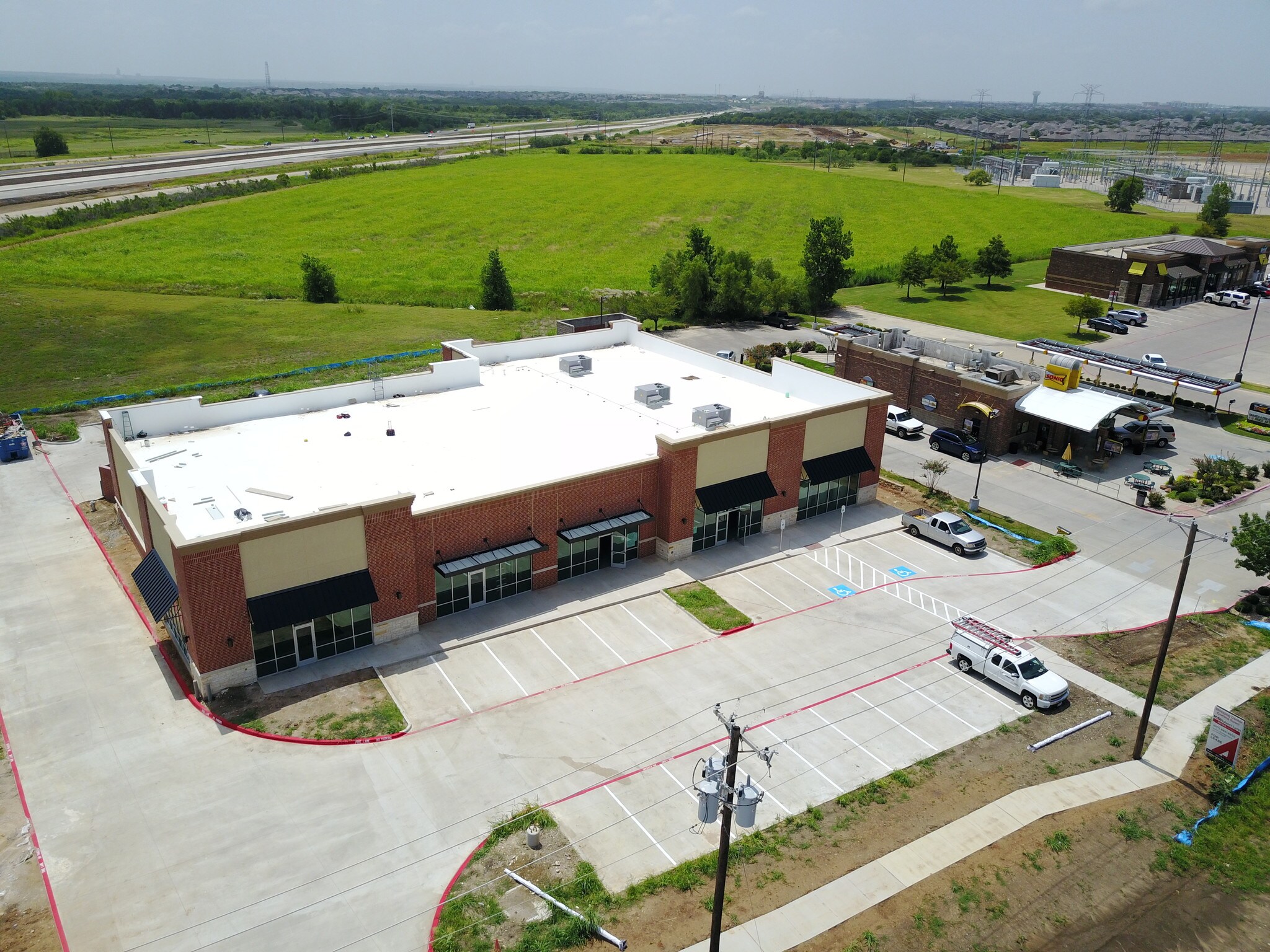 1450 Debbie Ln, Arlington, TX for lease Primary Photo- Image 1 of 6