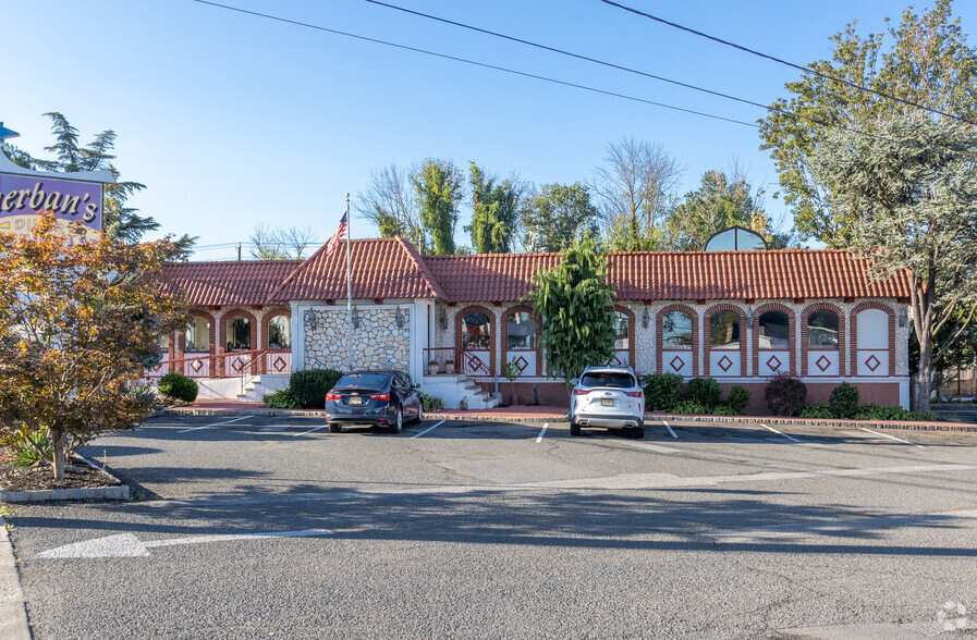 Front Street portfolio of 2 properties for sale on LoopNet.com - Primary Photo - Image 1 of 2