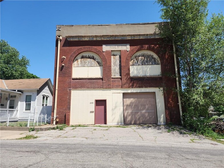 1005 N 10th St, Saint Joseph, MO for sale - Primary Photo - Image 1 of 7