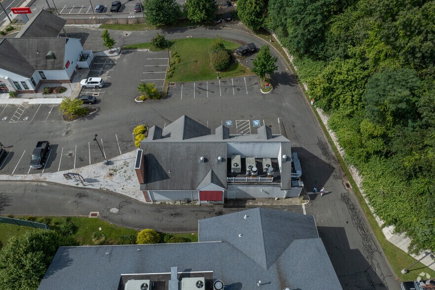 158 Manor Ave, Waterbury, CT for sale - Building Photo - Image 2 of 5