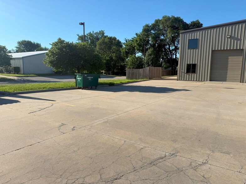 1221 E 25th St, Lawrence, KS for sale - Building Photo - Image 3 of 46
