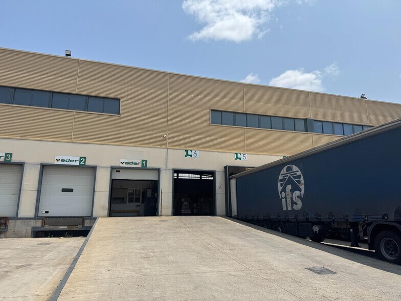 Industrial in SEVILLA for lease - Building Photo - Image 3 of 7