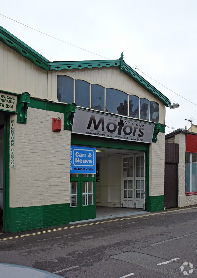 6 Hightown Rd, Ringwood, BH24 1NW