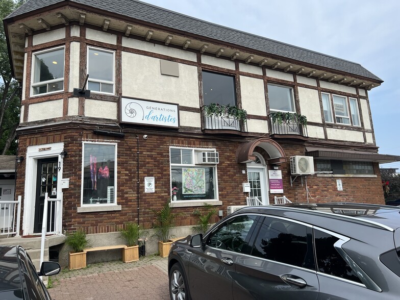 17 Av De La Baie-De-Valois, Pointe-claire, QC for lease - Building Photo - Image 2 of 6