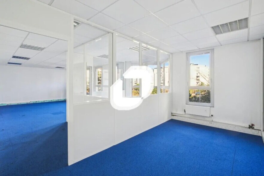 Office in Noisy-le-Grand for sale - Interior Photo - Image 2 of 12