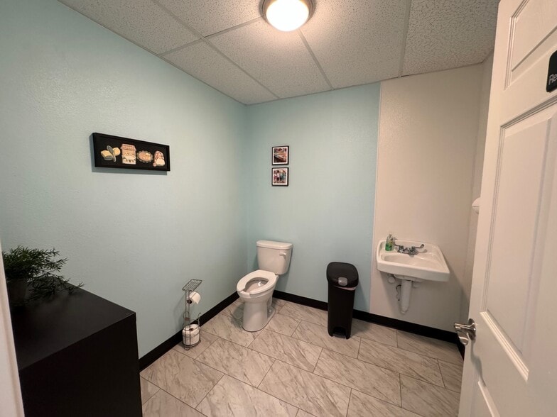 3537 Gilmer Rd, Longview, TX for lease - Interior Photo - Image 3 of 5