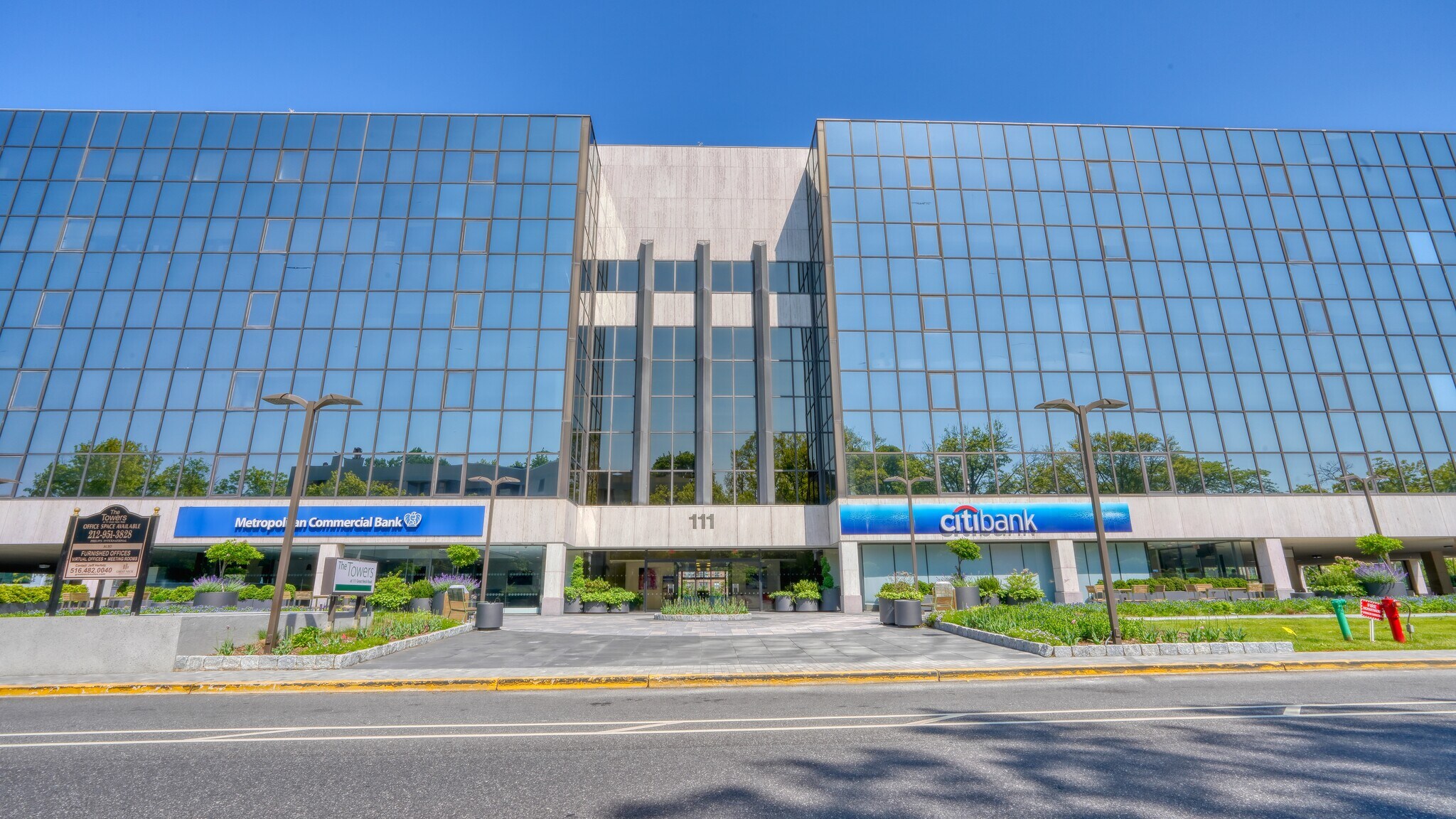 111 Great Neck Rd, Great Neck, NY for lease Building Photo- Image 1 of 10