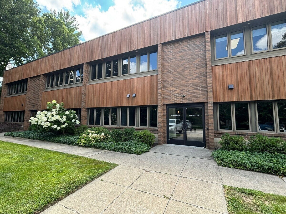 7177 Hickman Rd, Urbandale, IA 50322 - Unit 9 - - Interior Photo - Image 2 of 15