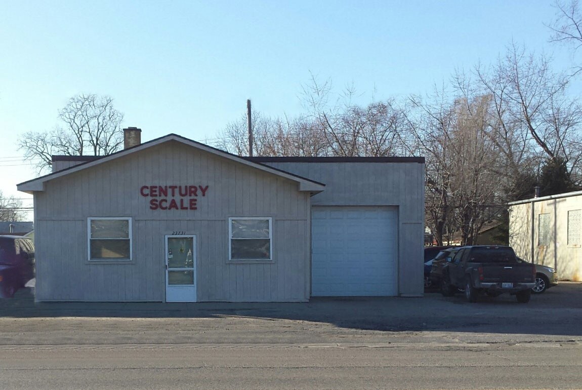 23731 Dequindre Rd, Hazel Park, MI 48030