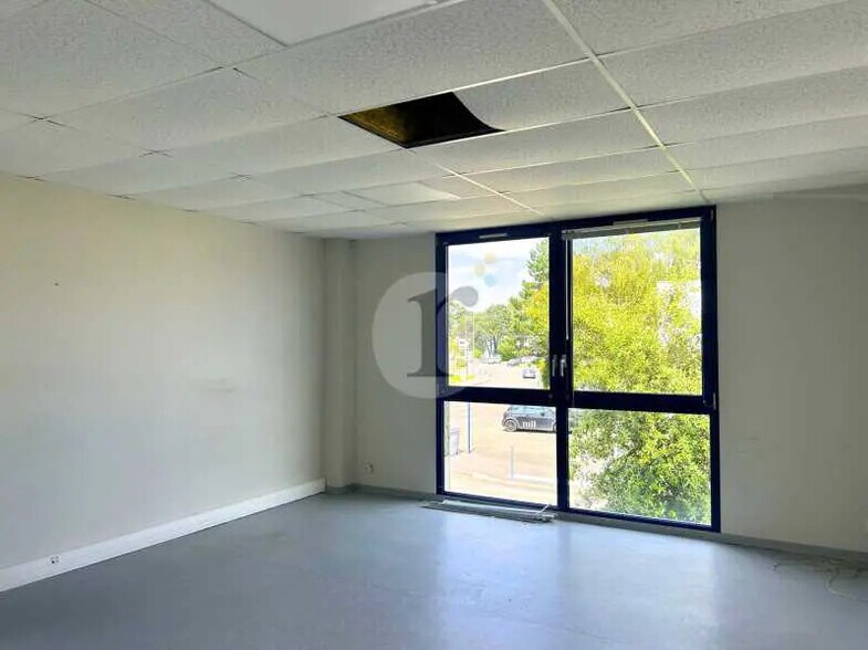 Flex in VILLENEUVE-D'ASCQ for lease - Building Photo - Image 2 of 4