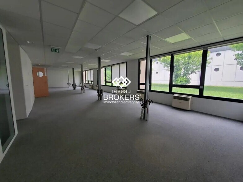 Office in Epagny Metz-Tessy for lease - Interior Photo - Image 1 of 7