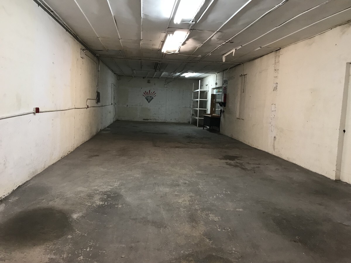 1103 Wyckoff Ave, Ridgewood, NY 11385