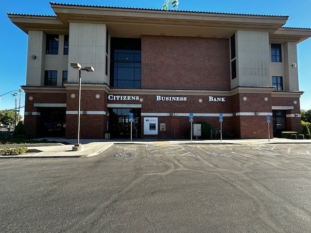 2001 Howard Rd, Madera, CA for lease - Building Photo - Image 1 of 6